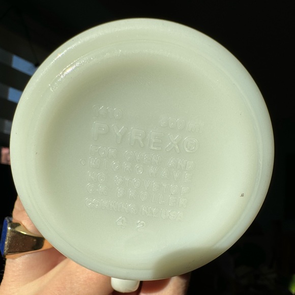 Vintage Pyrex Butterfly Gold mugs (Individual Price) - Picture 2 of 3